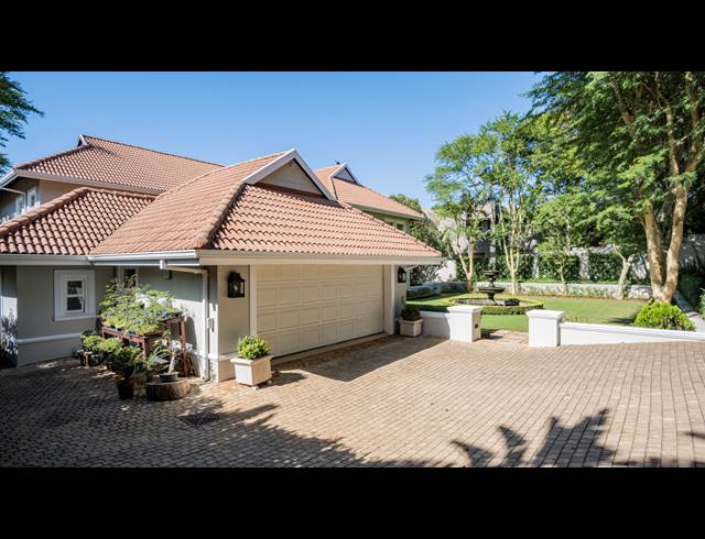 6 BEDROOM HOUSE FOR SALE IN LA LUCIA